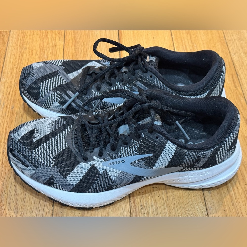 Brooks Launch‎ 6 Running Shoes Womens, size 6.5. Black & Gray